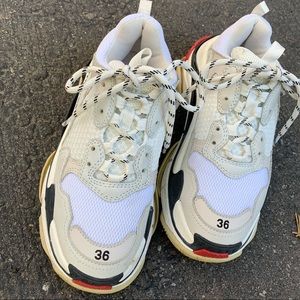 100% AUTHENTIC TRI COLOR BALENCIAGA SNEAKERS